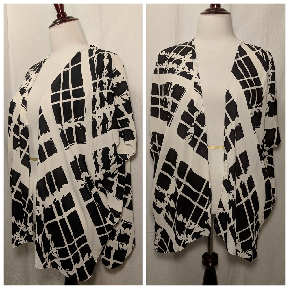 Soprano Black & White Kimono